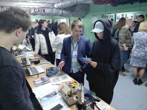 photo 5345978409772848179 y